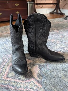 Ariat Black Leather Western Boots with Embroidered Accents